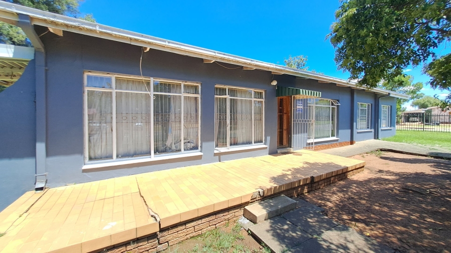 8 Bedroom Property for Sale in Brandwag Free State